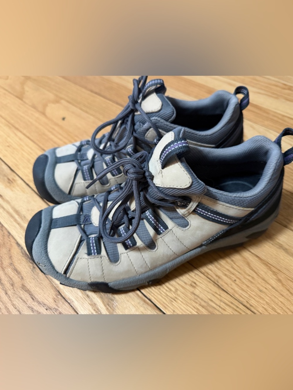 Keen Women’s Size 9 Hiking Shoes - Picture 3 of 7